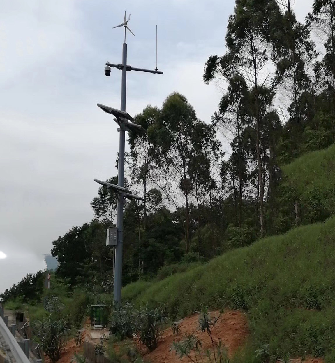 星空在线注册助力甬莞高速揭西路段加装监控杆工程